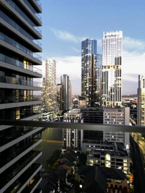 Luxury High Rise 2-Bed With Lovely View In Canary Wharf, London